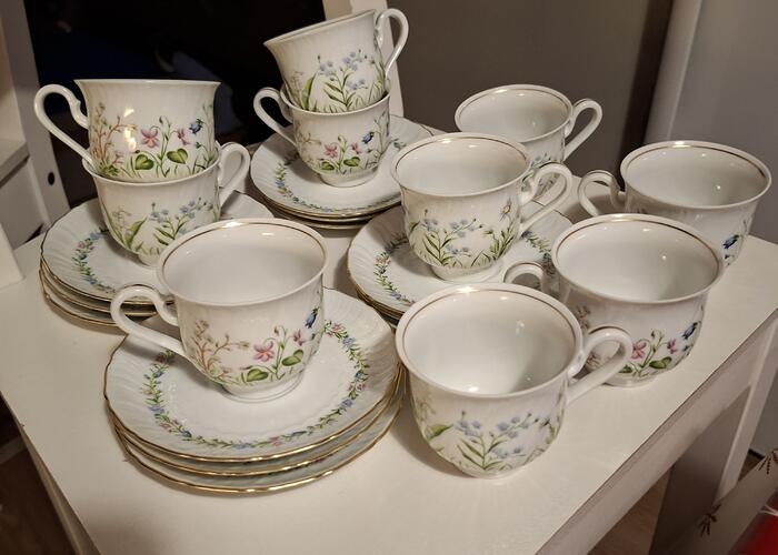 Grajewo ogłoszenia: Sprzedam piękny  porcelanowy  komplet filizanek 10szt z podstawkami